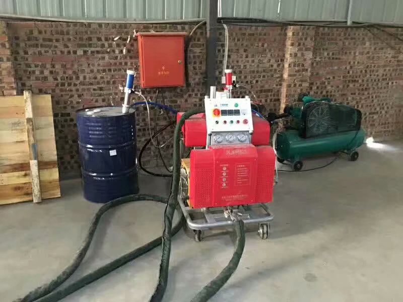 影視道具噴涂聚脲(圖2) H5600型泡沫影視道具表面硬化噴涂聚脲設備