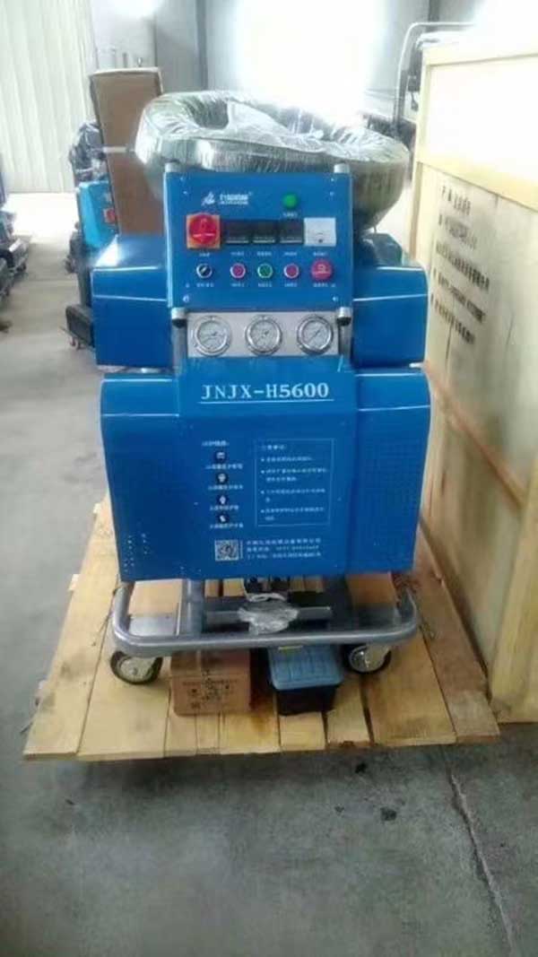 工業(yè)平板半掛車車廂耐磨防腐襯里聚脲噴涂(圖2) H5600工業(yè)平板半掛車車廂耐磨防腐襯里聚脲噴涂機