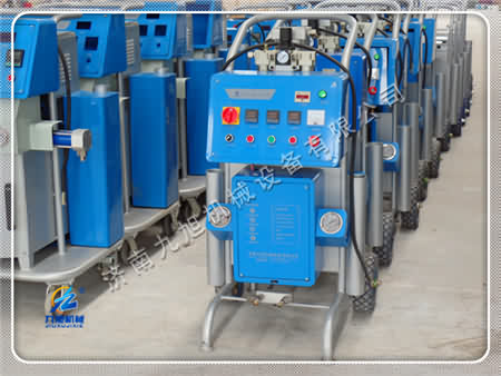 冷庫保溫聚氨酯發(fā)泡機(jī)設(shè)備特點(diǎn)